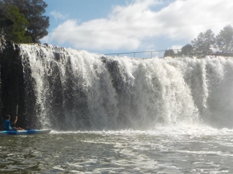 NZ Haruru Falls im Kajak
