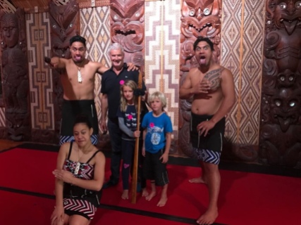 NZ Don und Kids in Waitangi